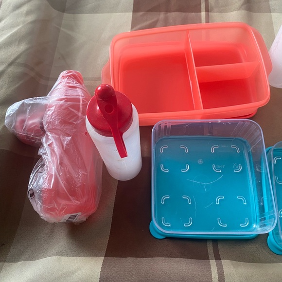 Tupperware - Picture 2 of 8